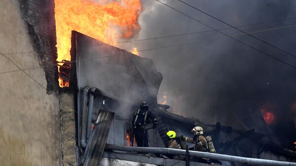 Пожар в доме на Лиговском проспекте в центре Петербурга