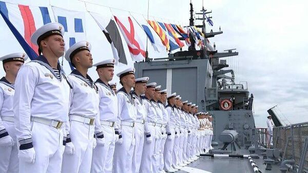 Главный военно-морской парад: российский флот отметил 325-летие