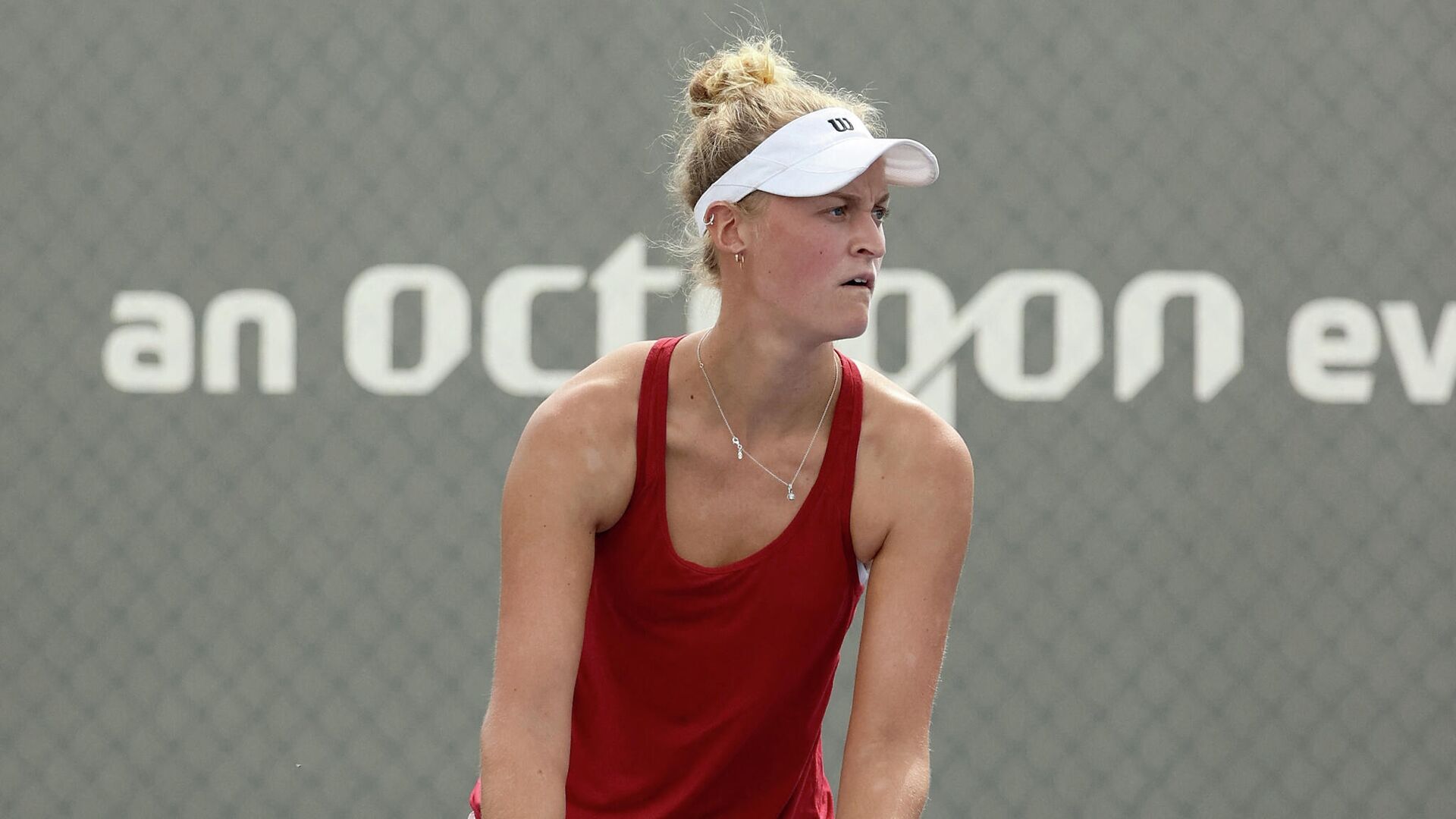 LEXINGTON, KENTUCKY - AUGUST 12: Erin Routliffe of New Zealand serves during her doubles match with Robin Anderson against Kaitlyn Christian and Giuliana Olmos of Mexico during Top Seed Open - Day 3 at the Top Seed Tennis Club on August 12, 2020 in Lexington, Kentucky.   Dylan Buell/Getty Images/AFP (Photo by Dylan Buell / GETTY IMAGES NORTH AMERICA / Getty Images via AFP) - РИА Новости, 1920, 25.07.2021