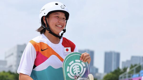 Японская скейтбордистка Момиджи Нисия