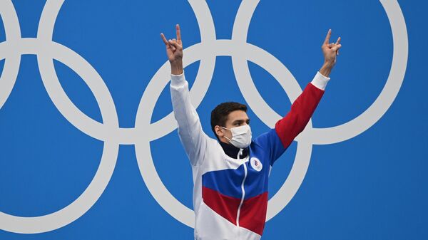 Российский спортсмен, член сборной России (команда ОКР) Евгений Рылов, завоевавший золотую медаль в соревнованиях по плаванию на 100 метров на спине среди мужчин на XXXII летних Олимпийских играх.