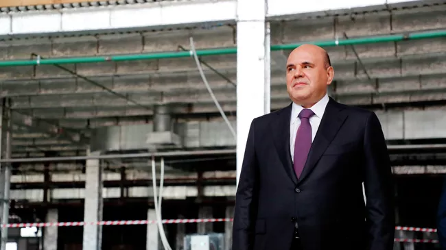 Михаил Мишустин во время осмотра хода строительства нового аэровокзального комплекса в аэропорту Южно-Сахалинска имени Антона Чехова