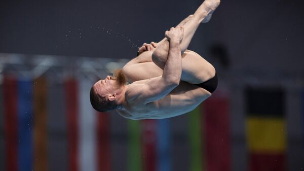 Евгений Кузнецов (Россия) в финале командных соревнований по прыжкам в воду на чемпионате Европы по водным видам спорта в Будапеште.