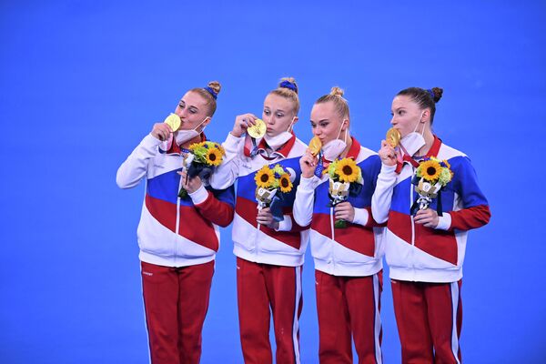 Российские гимнастки после победы в командном турнире