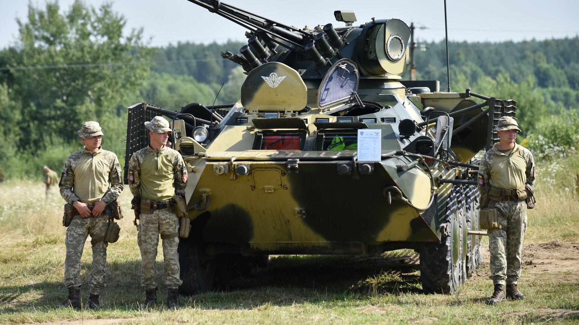 Военнослужащие на тактических учениях Три меча-2021 (Three swords-2021) с участием вооружённых сил Украины и стран НАТО на Яворовском полигоне во Львовской области - РИА Новости, 1920, 26.11.2021