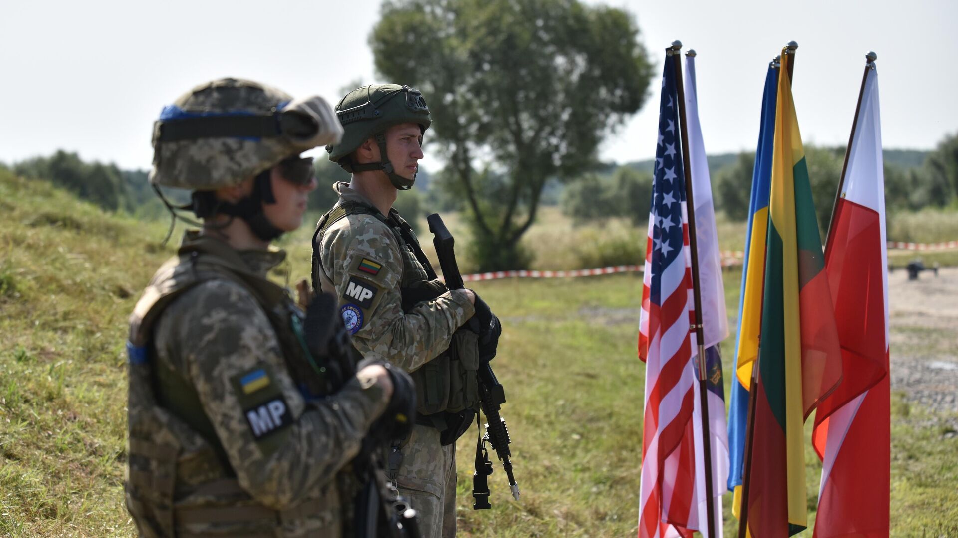 Военнослужащие на тактических учениях Три меча — 2021 с участием ВСУ и НАТО - РИА Новости, 1920, 22.07.2024