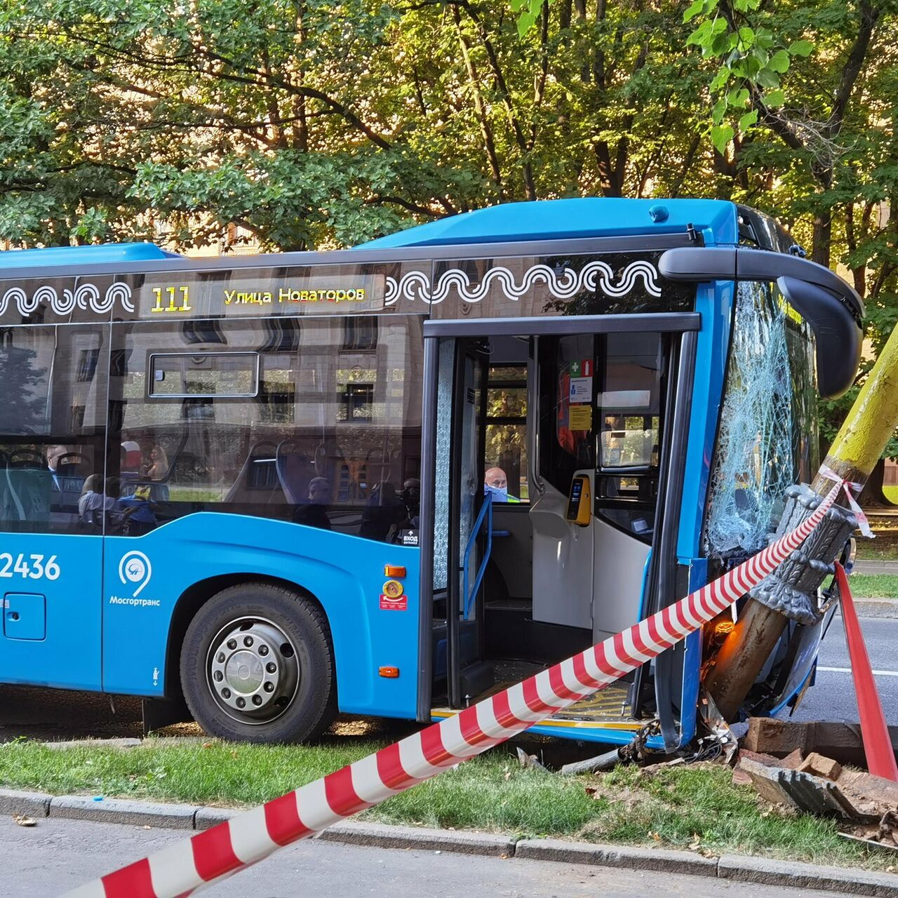 В Москве водитель автобуса пострадал в ДТП у главного здания МГУ - РИА  Новости, 27.07.2021