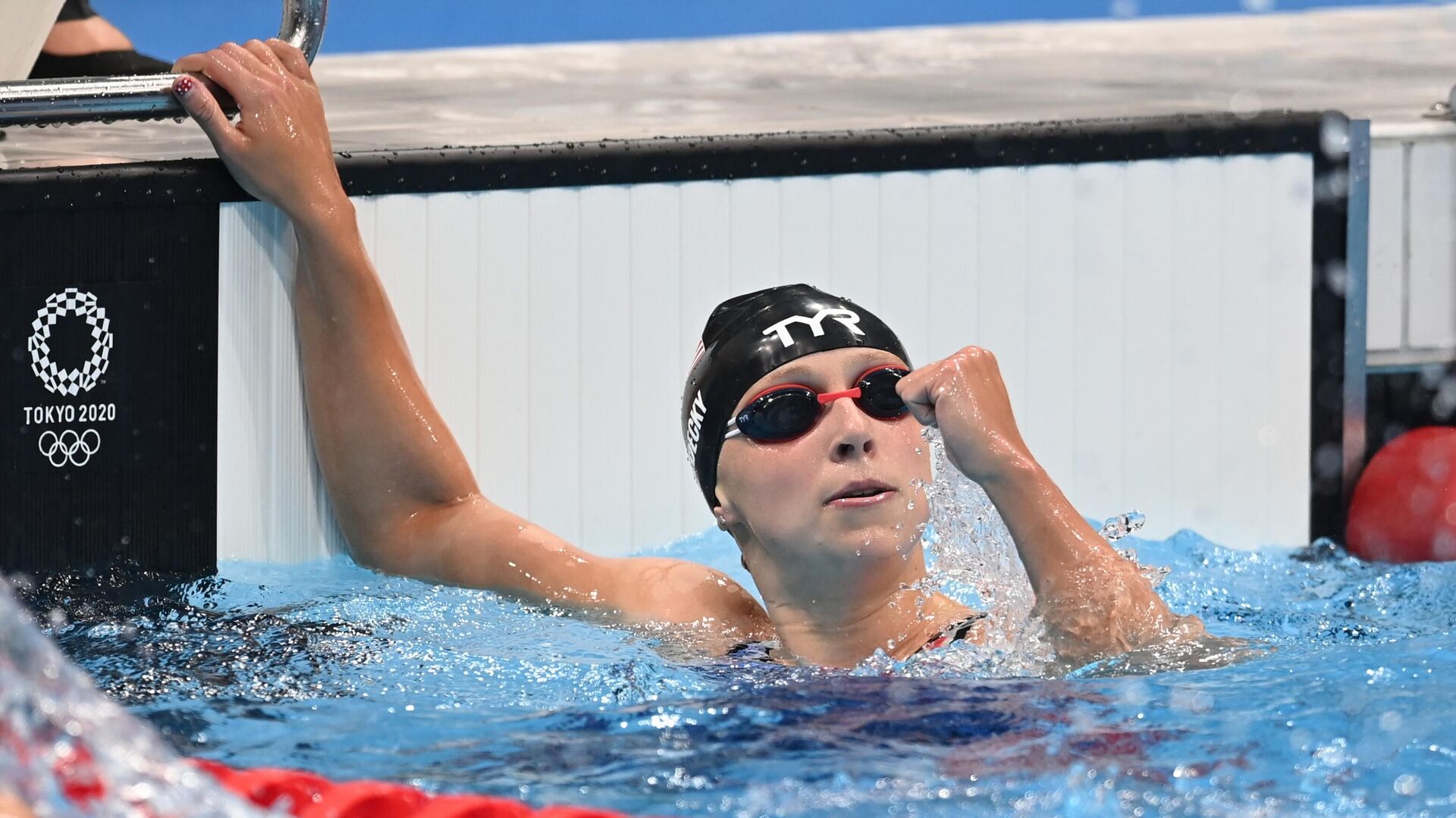 Американская пловчиха Кэти Ледеки победила в дистанции 1500 метров вольным ...