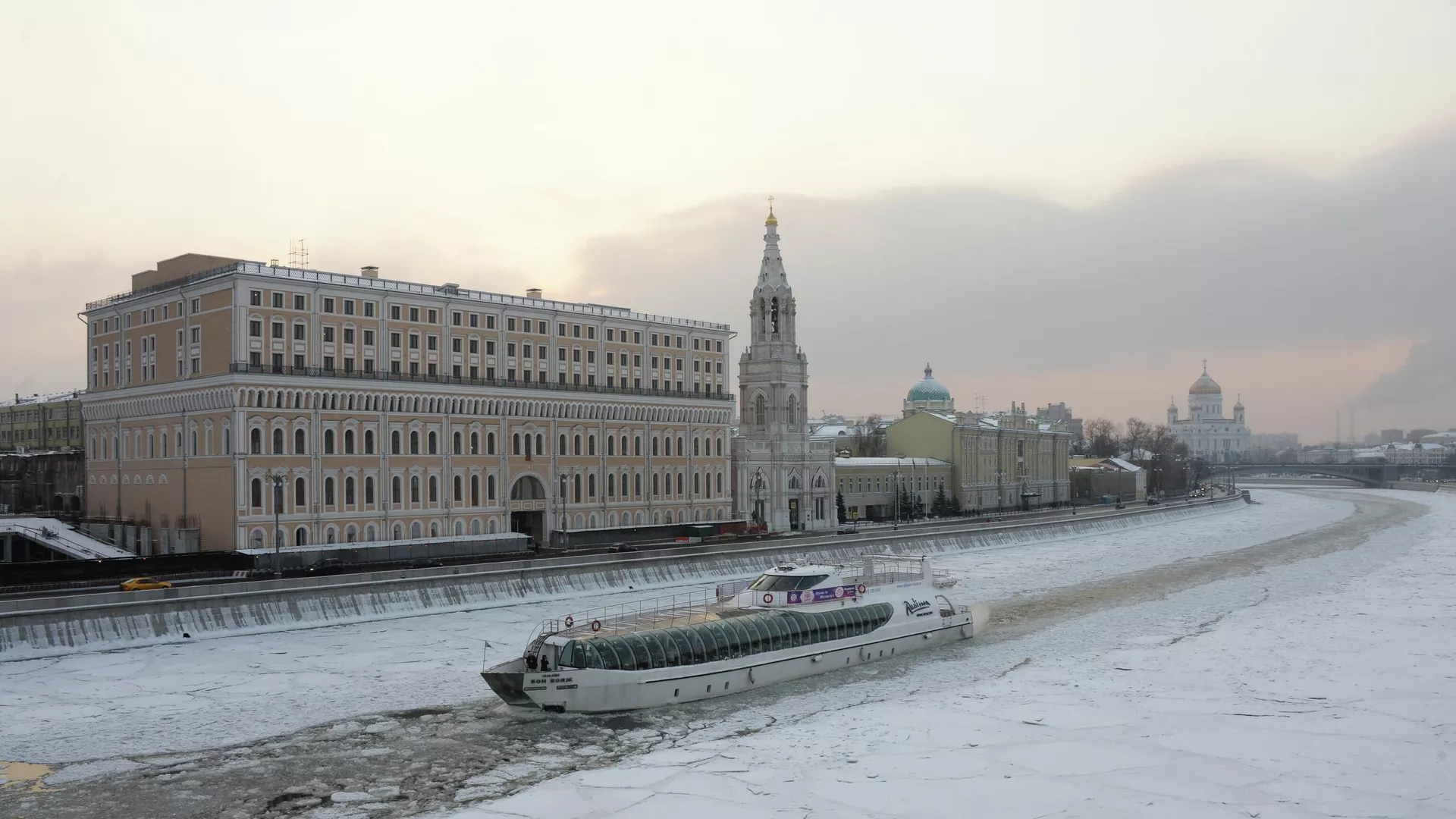 Комплекс Кокоревское подворье (гостиница В.А. Кокорева), колокольня церкви Софии Премудрости Божией в Средних Садовниках - РИА Новости, 1920, 28.07.2021