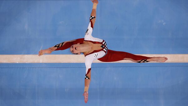 Немецкая спортсменка Паулина Шефер во время квалификационных соревнований по спортивной гимнастике среди женщин на летних Олимпийских играх в Токио