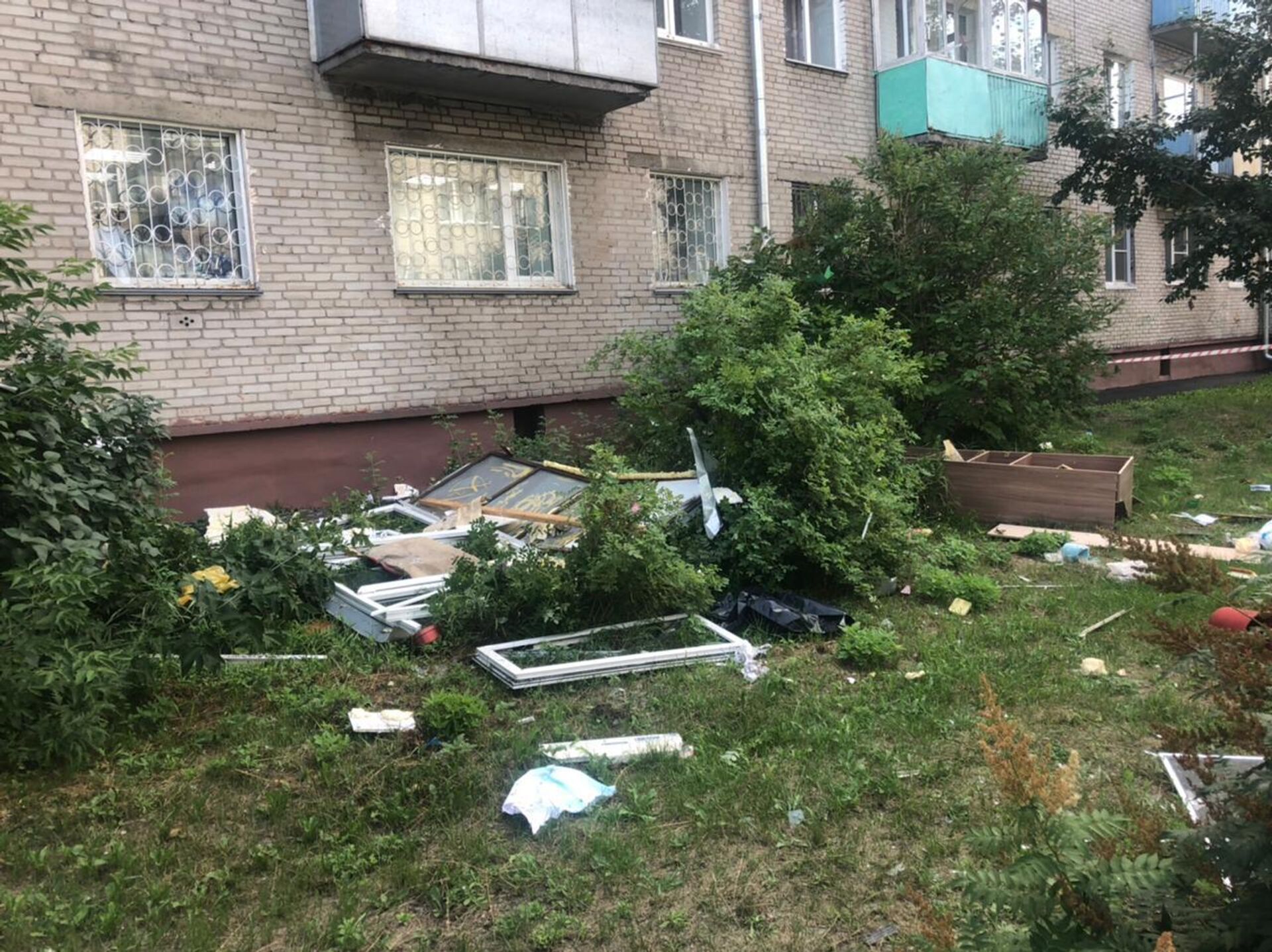 На месте взрыва газовоздушной смеси в одной из квартир пятиэтажного дома в городе Барнауле - РИА Новости, 1920, 08.09.2021