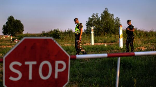 Литовские пограничники патрулируют участок на границе с Белоруссией. Архивное фото