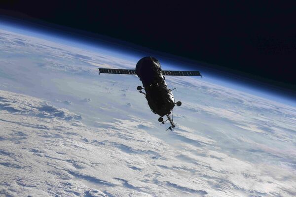 Стыковочный отсек-модуль Пирс в открытом космосе