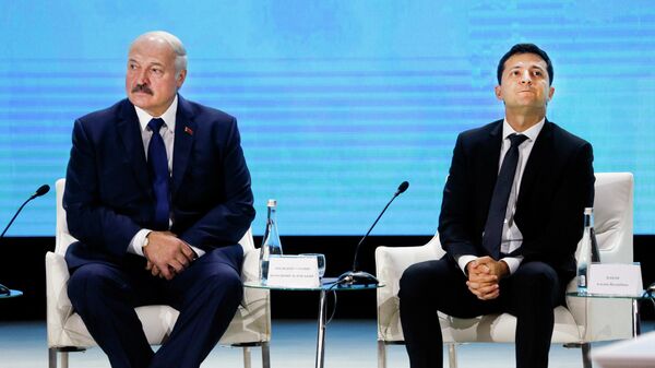 Президент Беларуси Александр Лукашенко и президент Украины Владимир Зеленский на форуме Украина Беларусь
