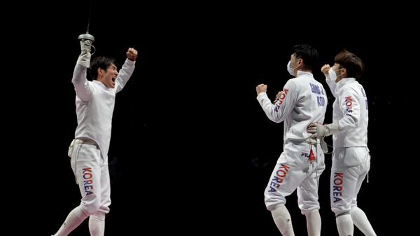 Спортсмены мужской сборной Южной Кореи по фехтованию на шпагах