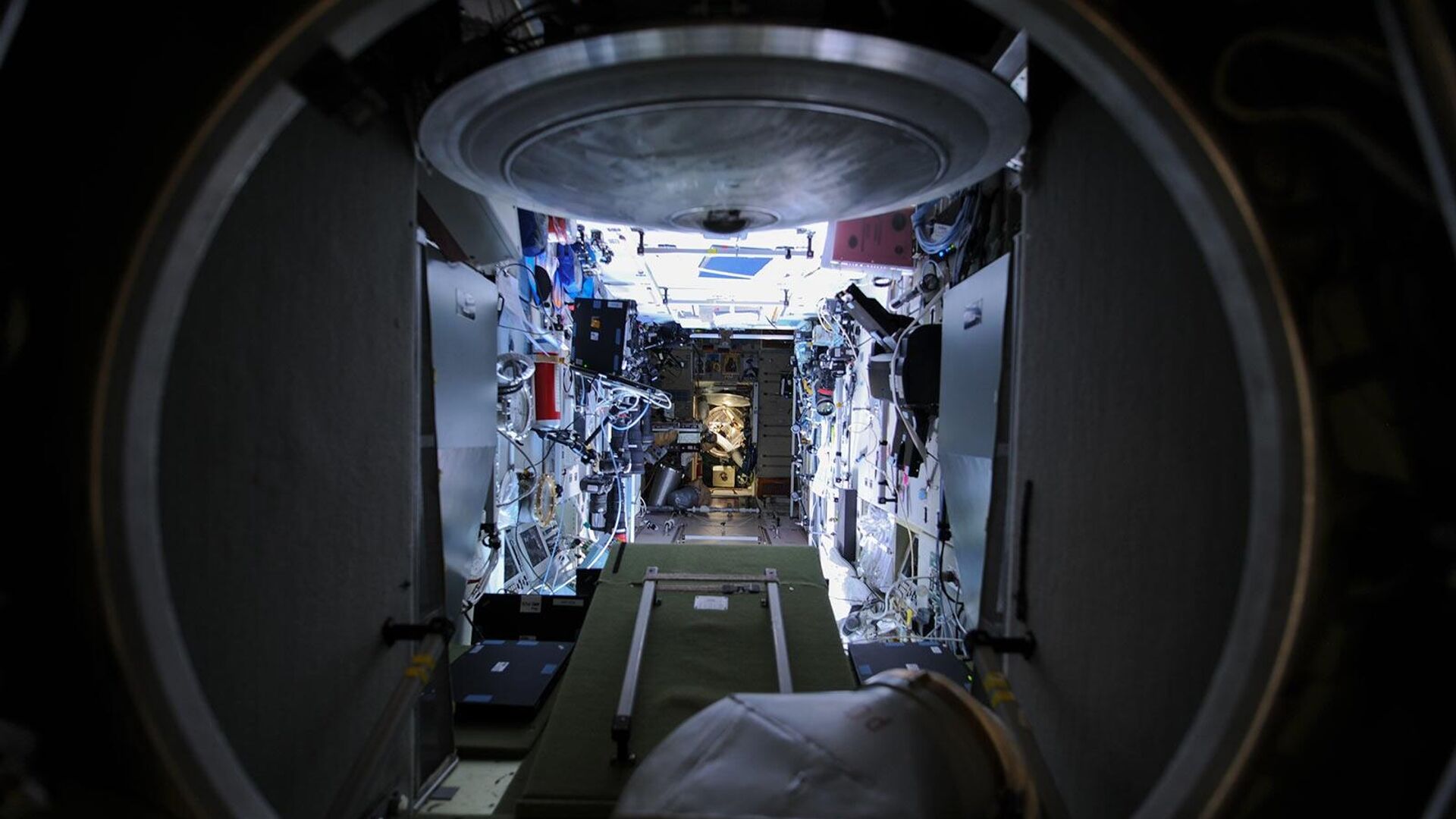 Экипаж МКС ночью разбудила сирена