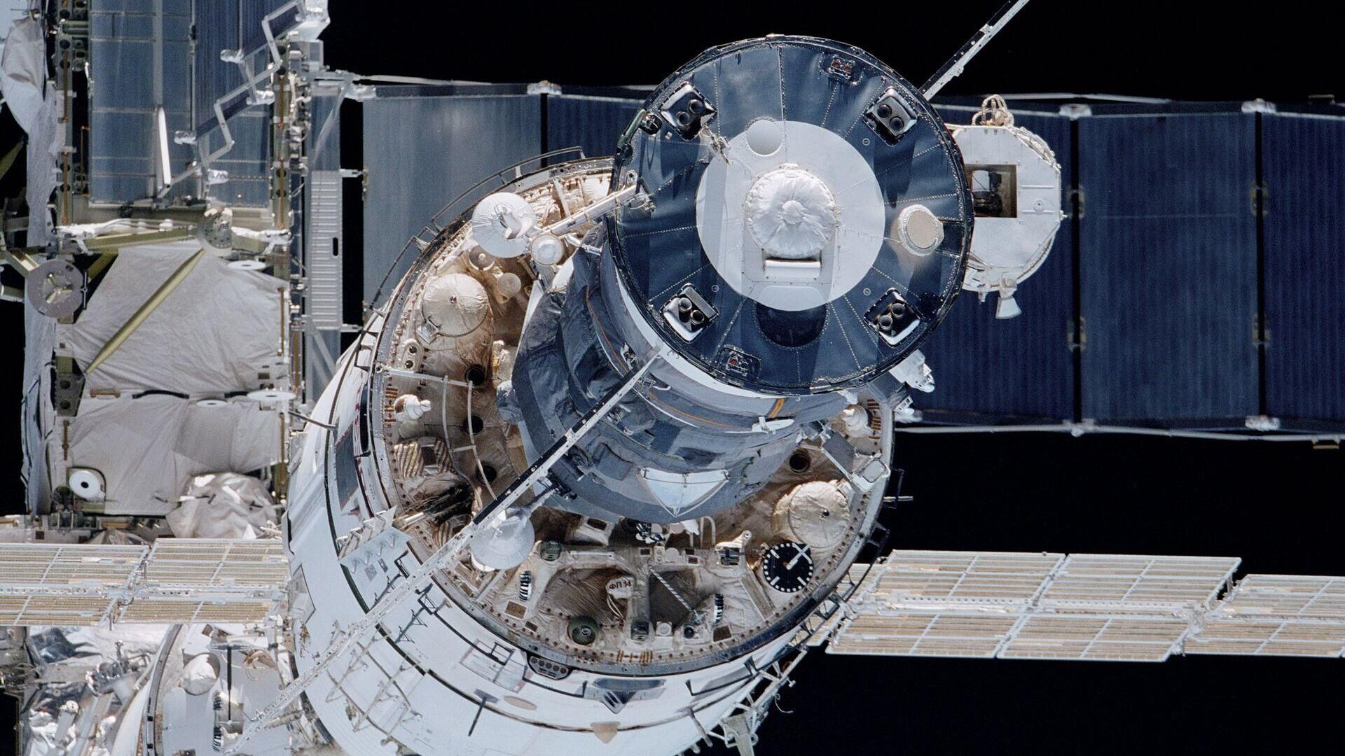 Модуль Звезда Международной космической станции - РИА Новости, 1920, 30.08.2021