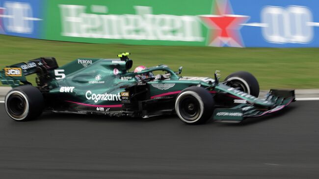 Formula One F1 - Hungarian Grand Prix - Hungaroring, Budapest, Hungary - August 1, 2021 Aston Martin's Sebastian Vettel in action REUTERS/Florion Goga