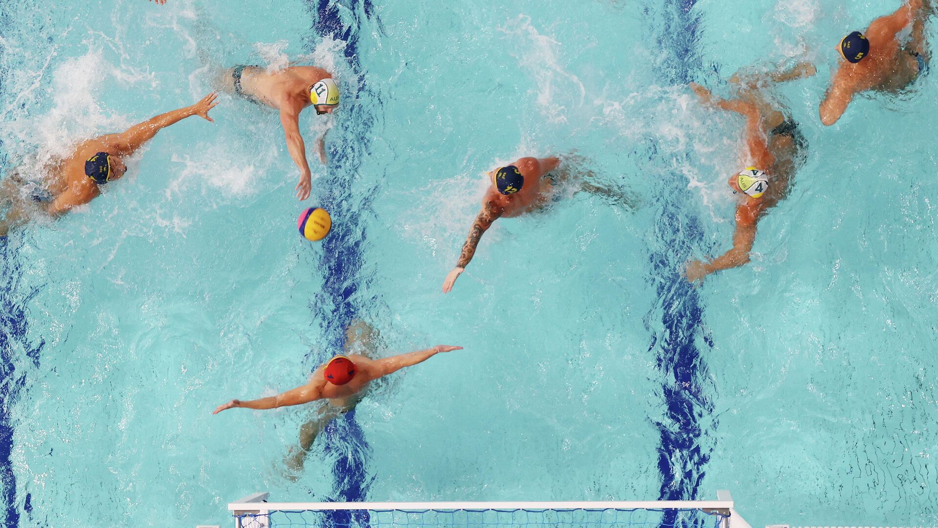 Tokyo 2020 Olympics - Water Polo - Men - Group B - Australia v Kazakhstan - TWC - Tatsumi Water Polo Centre, Tokyo, Japan - August 2, 2021.  Rhys Howden of Australia scores against Pavel Lipilin of Kazakhstan. REUTERS/Gonzalo Fuentes - РИА Новости, 1920, 02.08.2021