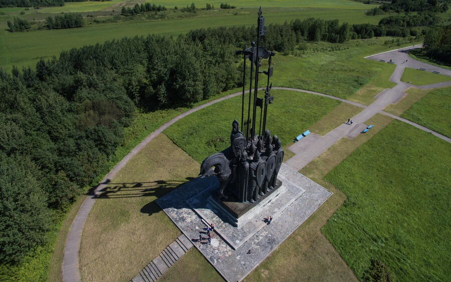 Памятник Александру Невскому на горе Соколиха в Пскове