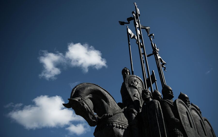 Памятник Александру Невскому на горе Соколиха в Пскове