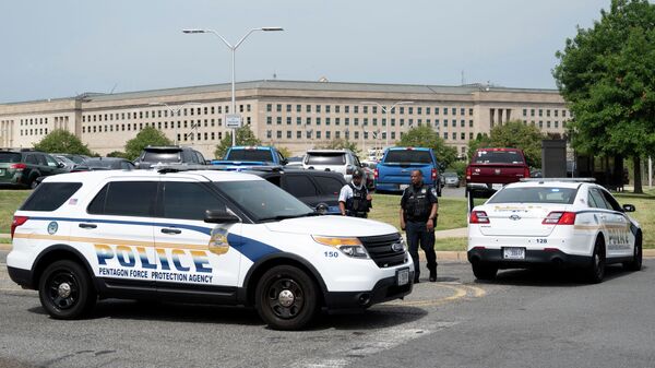 Полицейские у здания Пентагона в Вашингтоне