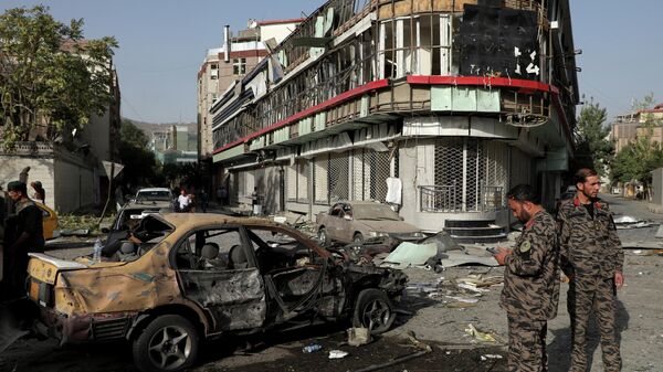 Последствия взрыва заминированного автомобиля в Кабуле