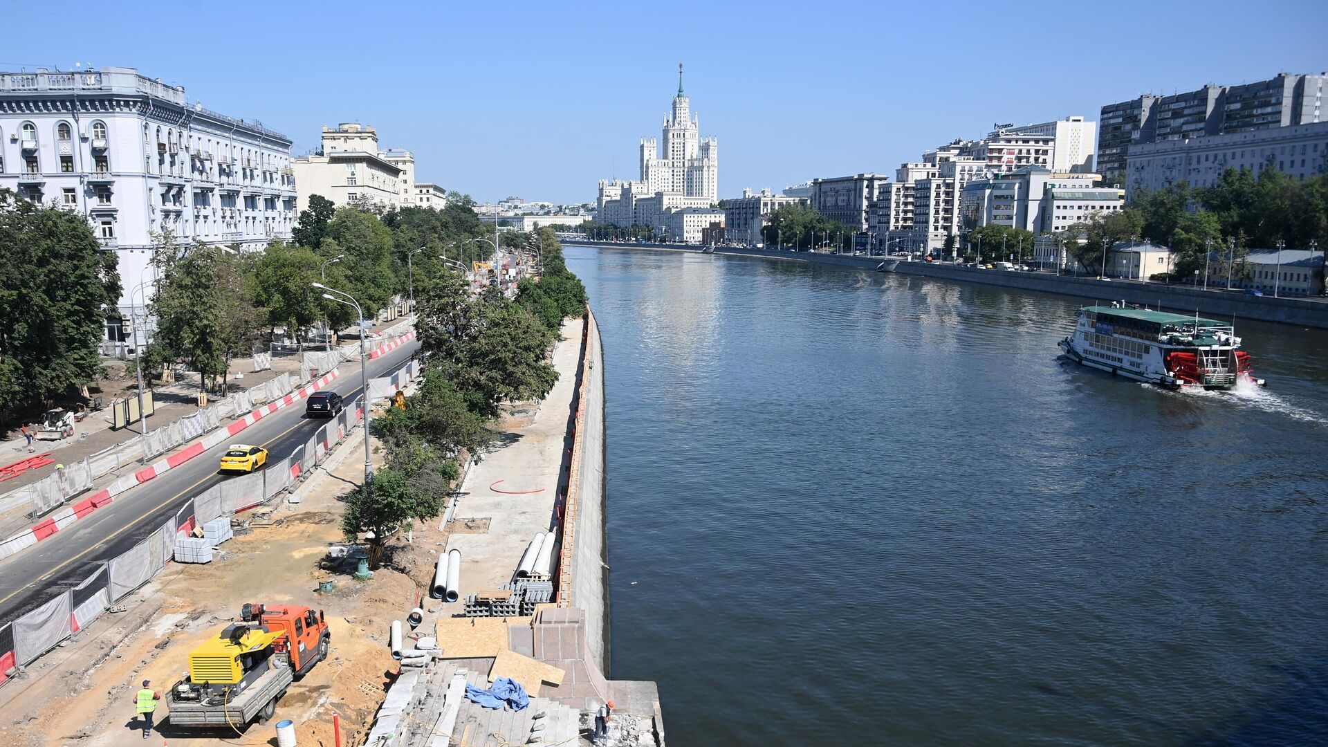 Работы по благоустройству набережных на острове Балчуг в Москве - РИА Новости, 1920, 04.09.2024