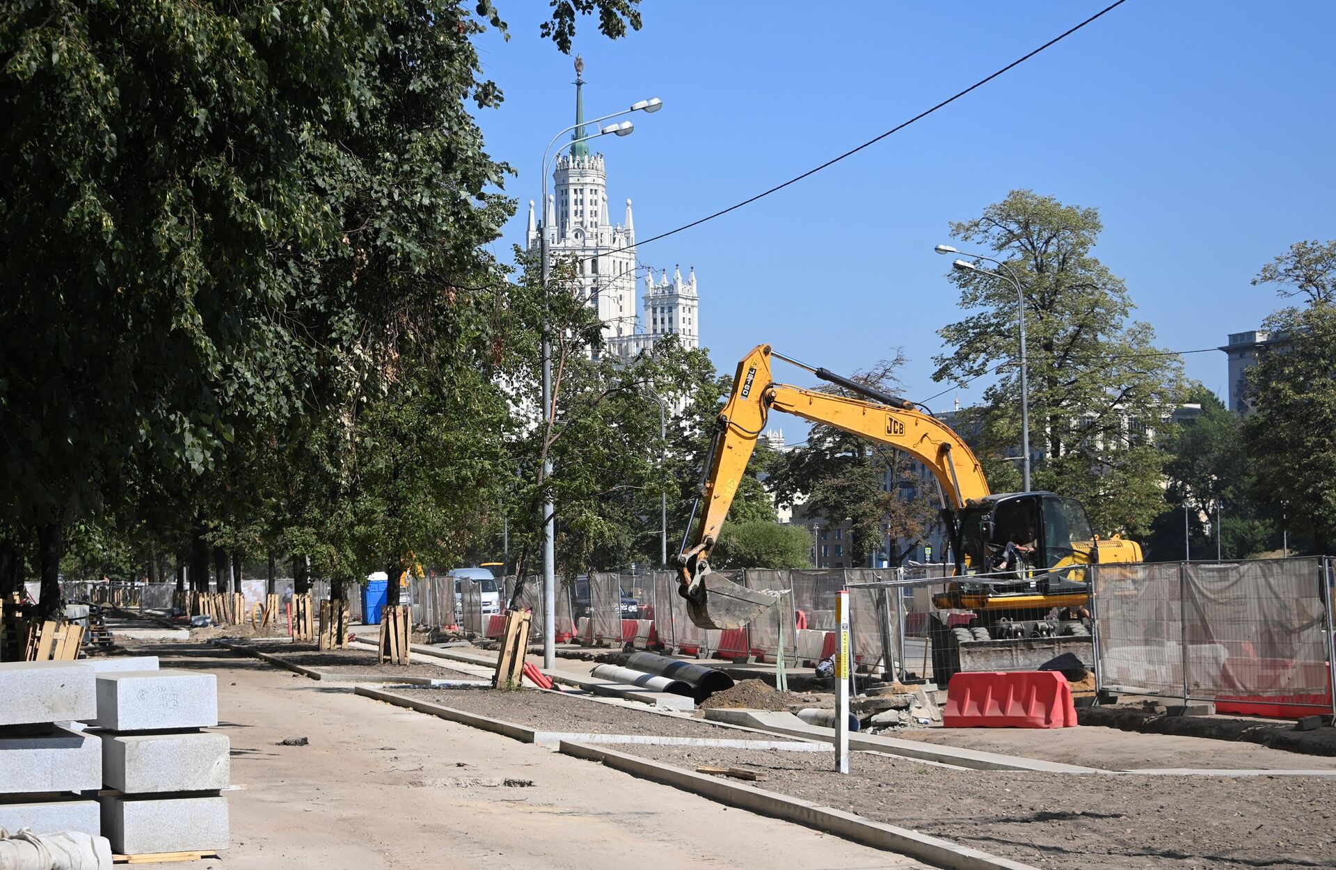 Работы по благоустройству набережных на острове Балчуг в Москве - РИА Новости, 1920, 04.08.2021