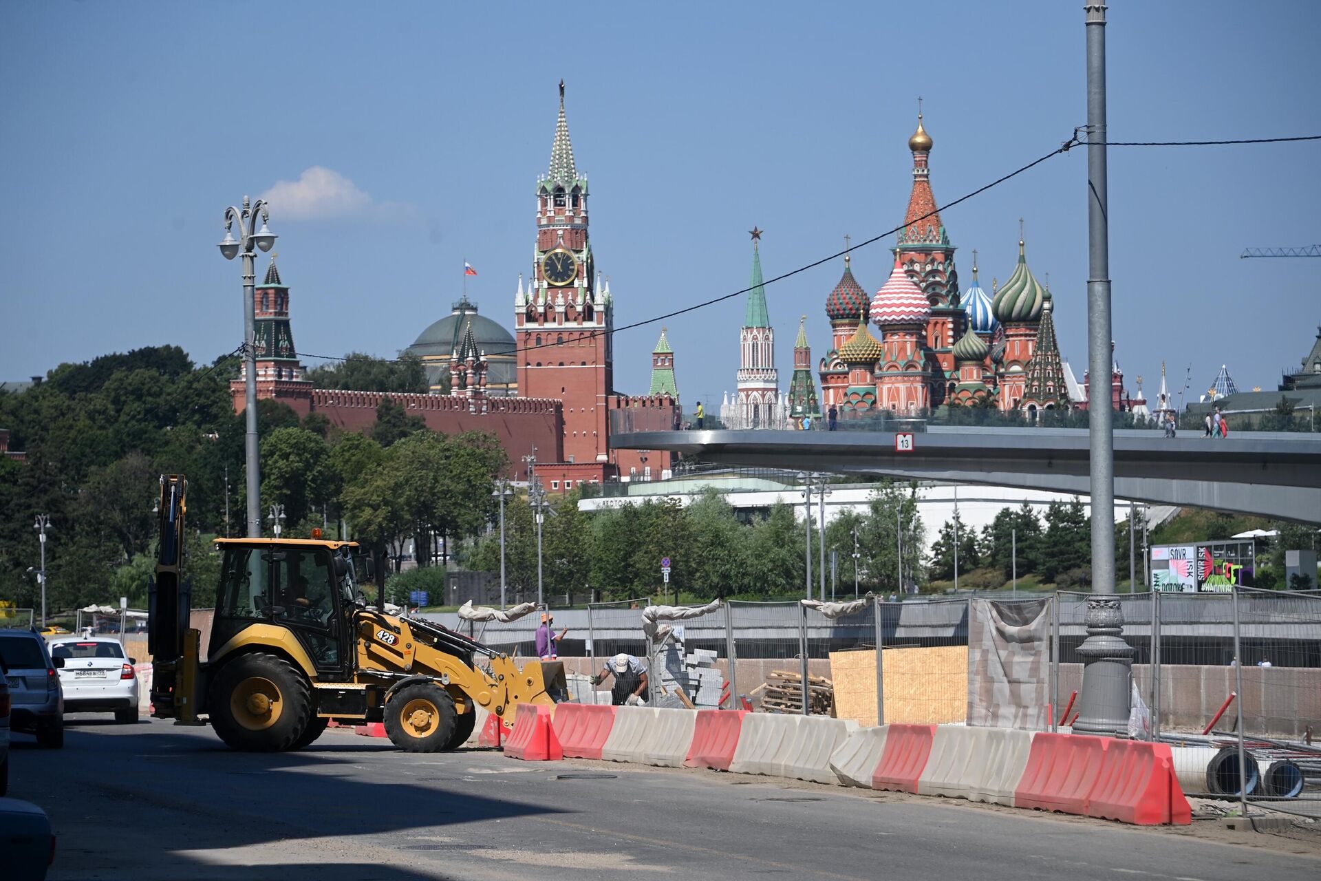 Работы по благоустройству набережных на острове Балчуг в Москве - РИА Новости, 1920, 04.08.2021