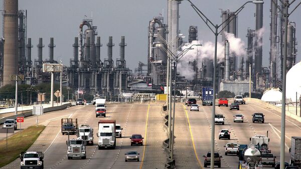 Нефтеперерабатывающий завод в США