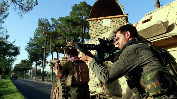 Афганские военнослужащие на боевой позиции во время столкновений с Талибаном* в провинции Герат