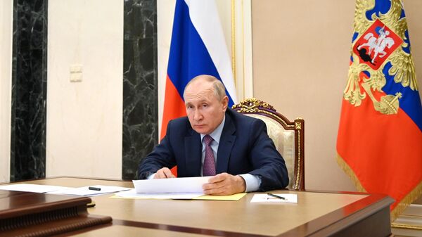 Путин поручил определить порядок выплат военным контрактникам