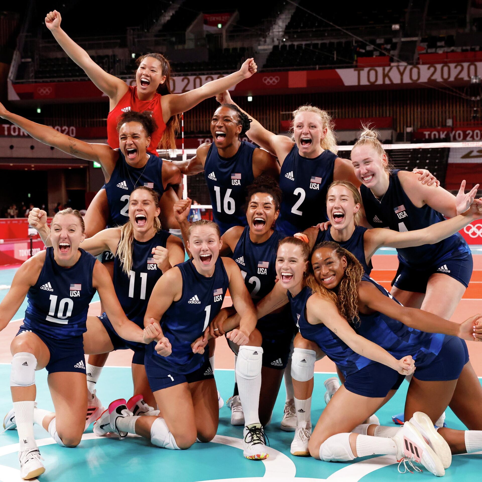 Женская сборная США по волейболу вышла в финал на Олимпиаде - РИА Новости Спорт, 06.08.2021