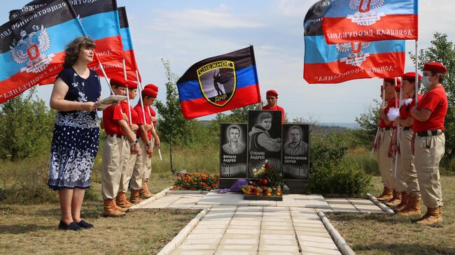 Траурные мероприятия в память об Андрее Стенине в Донецке