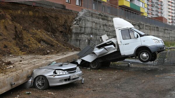 В жилом доме в Красноярске рухнула подпорная стена