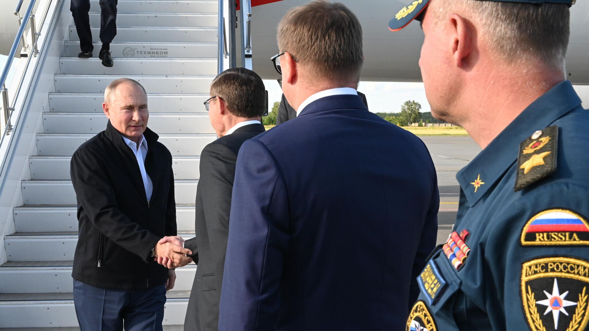 Президент РФ Владимир Путин во время встречи в аэропорту Магнитогорска - РИА Новости, 1920, 06.08.2021