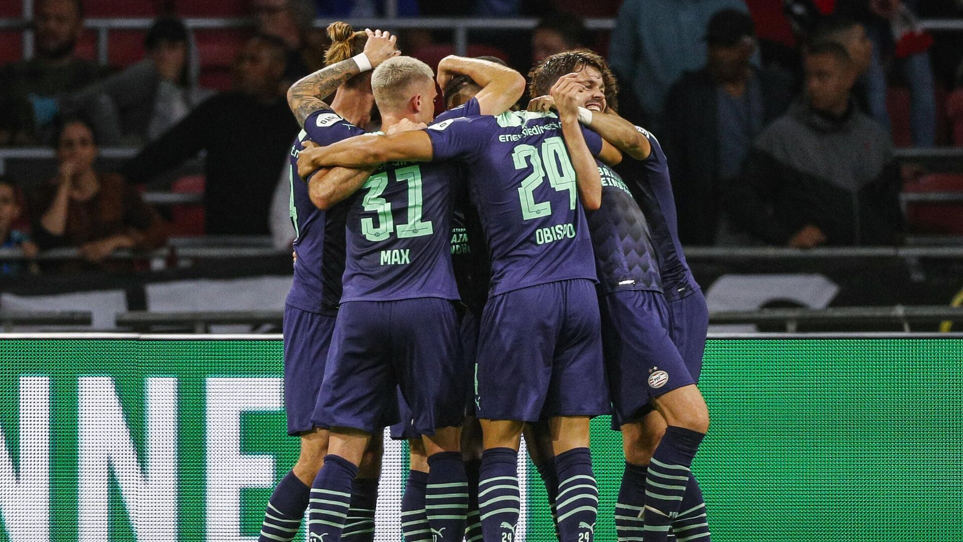 PSV players celebrate the fourth goal of PSV Eindhoven's Mario Gotze during the football Johan Cruyff Shield (Dutch Super Cup) match between Ajax and PSV Eindhoven in the Johan Cruijff Arena in Amsterdam, on August 7, 2021. (Photo by Jeroen Putmans / ANP / AFP) / Netherlands OUT - РИА Новости, 1920, 08.08.2021