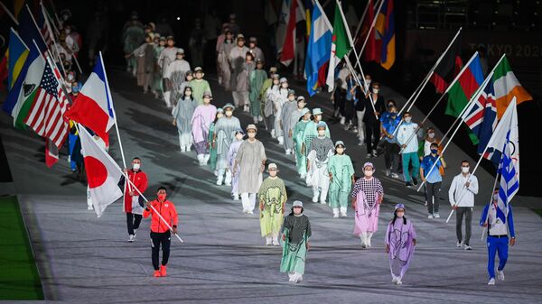 Парад атлетов на торжественной церемонии закрытия XXXII летних Олимпийских игр в Токио