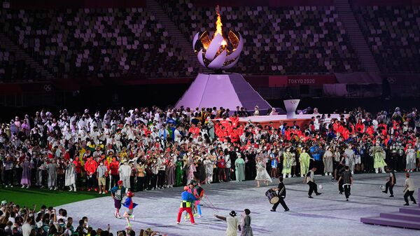 Выступление артистов на торжественной церемонии закрытия XXXII летних Олимпийских игр в Токио