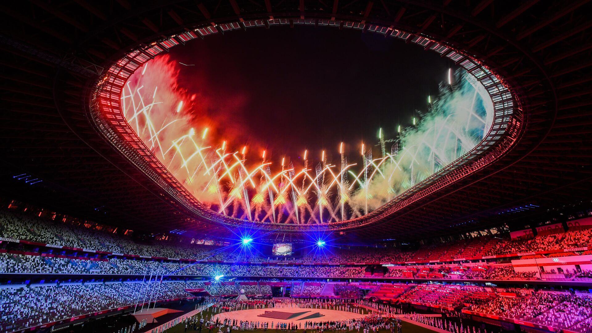 Салют во время торжественной церемонии закрытия XXXII летних Олимпийских игр в Токио на Национальном олимпийском стадионе - РИА Новости, 1920, 08.08.2021