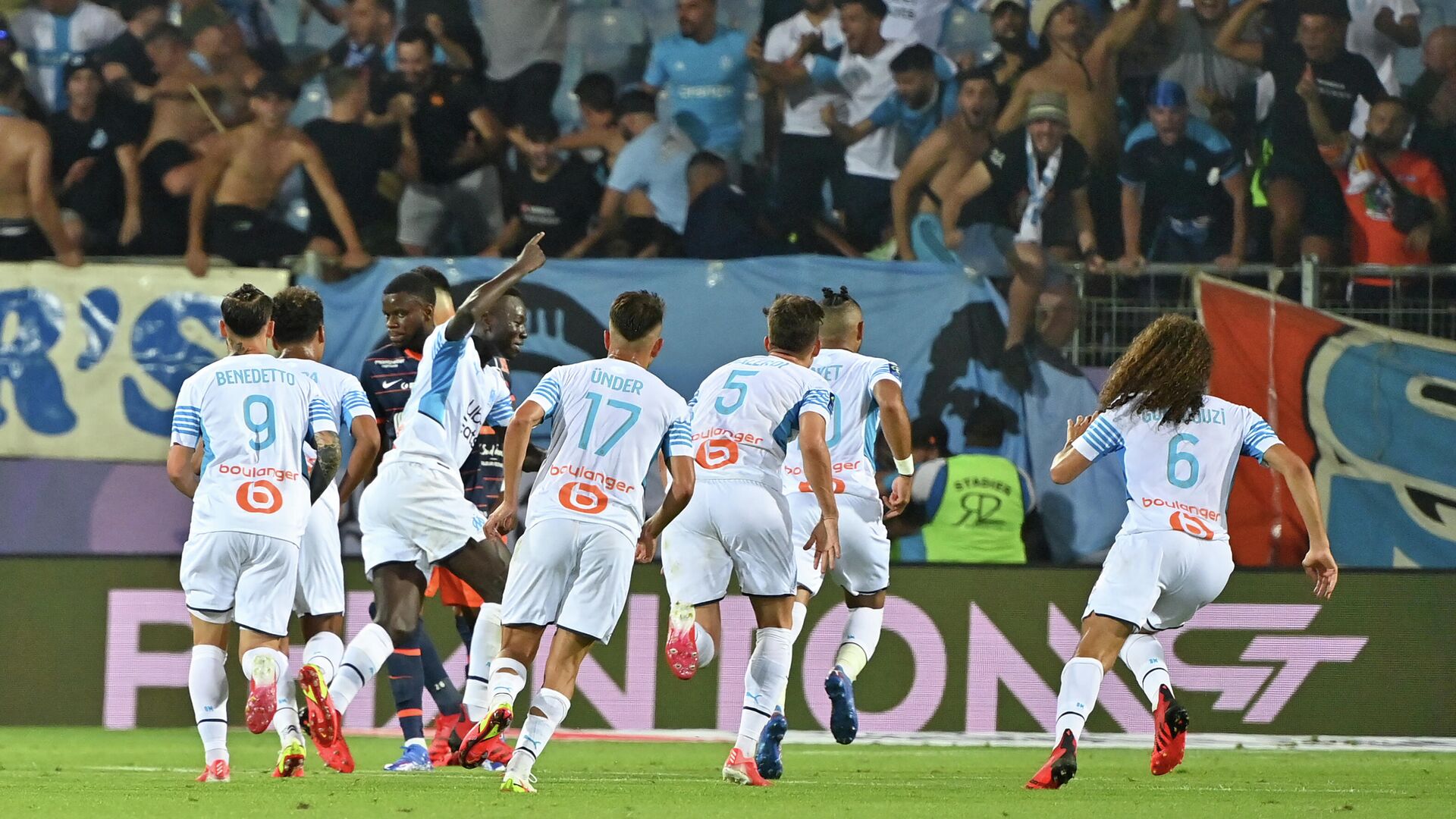 Marseille's players react after scoring a goal during the French L1 football match between Montpellier and Marseille at the Mosson stadium in Montpellier, southern France on August 8, 2021. (Photo by Pascal GUYOT / AFP) - РИА Новости, 1920, 09.08.2021