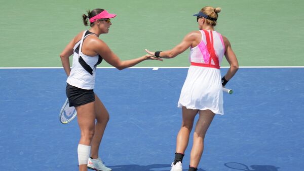 SAN JOSE, CALIFORNIA - AUGUST 07: Darija Jurak (R) of Croatia and Andreja Klepac (L) of Slovenia celebrates their play against Catherine McNally and Coco Vandeweghe of the United States in the doubles semifinals on day 6 of the Mubadala Silicon Valley Classic at Spartan Tennis Complex on August 07, 2021 in San Jose, California.   Thearon W. Henderson/Getty Images/AFP (Photo by Thearon W. Henderson / GETTY IMAGES NORTH AMERICA / Getty Images via AFP)