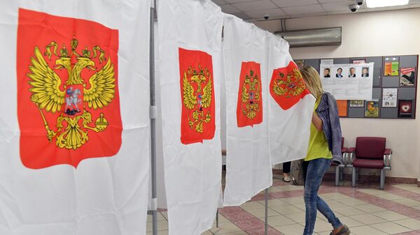 Жительница Москвы голосует на выборах