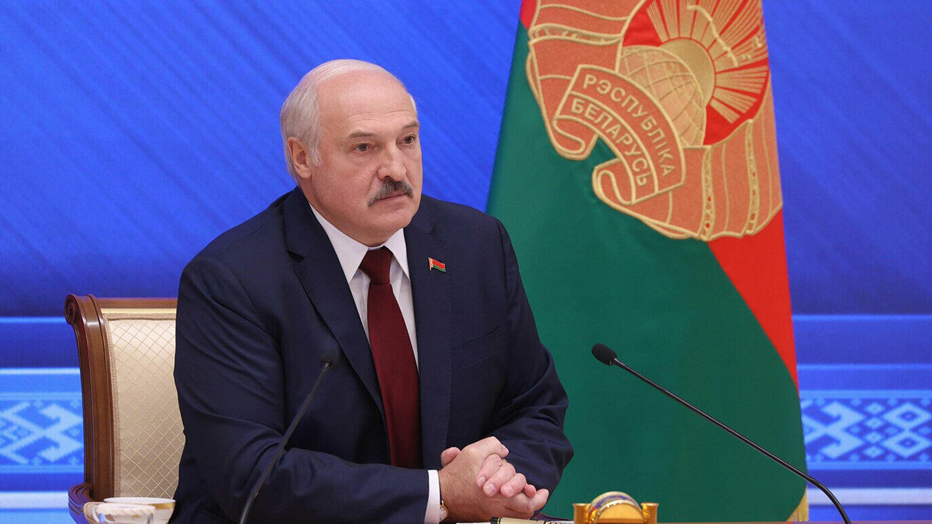 Президент Белоруссии Александр Лукашенко во время встречи Большой разговор с Президентом - РИА Новости, 1920, 26.10.2021