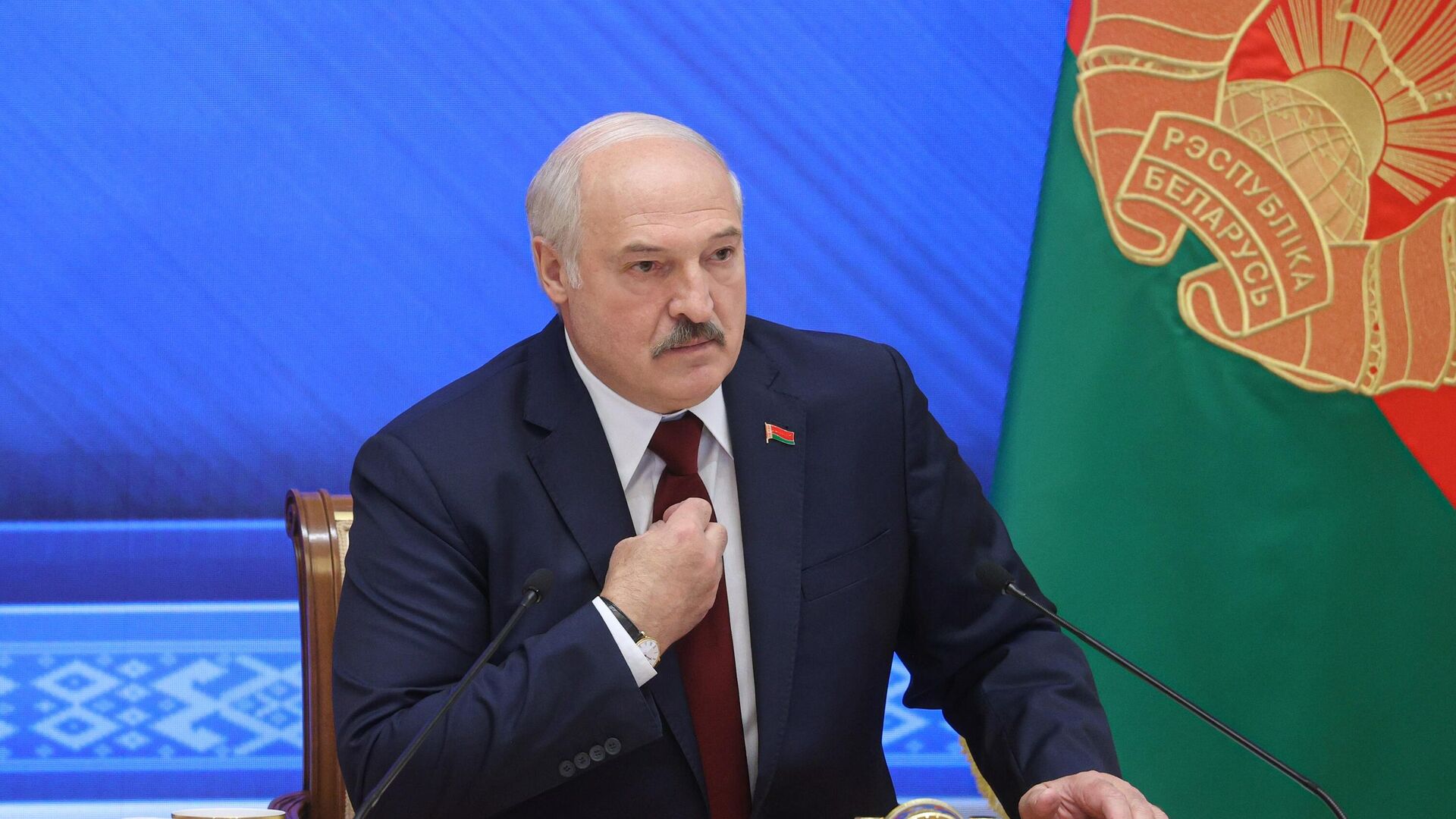 Песков заявил, что в Белоруссии внешнюю политику определяет президент