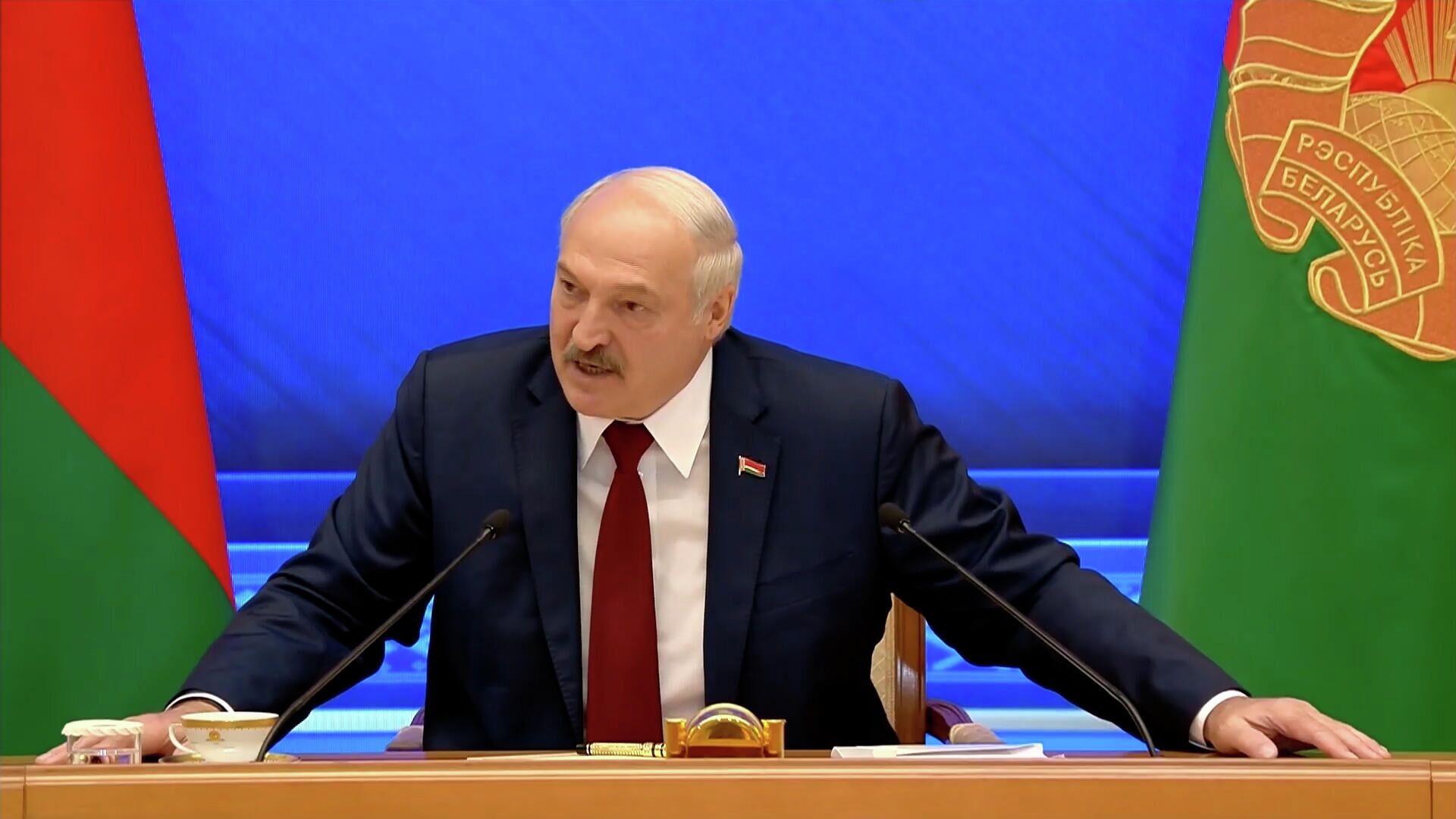 Головой Путина думаю — Лукашенко ответил на вопрос о вождении Белоруссии в состав РФ - РИА Новости, 1920, 09.08.2021