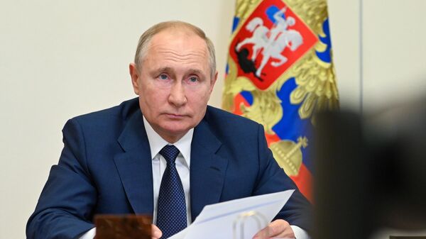 Российская промышленность развивается, несмотря на давление, заявил Путин
