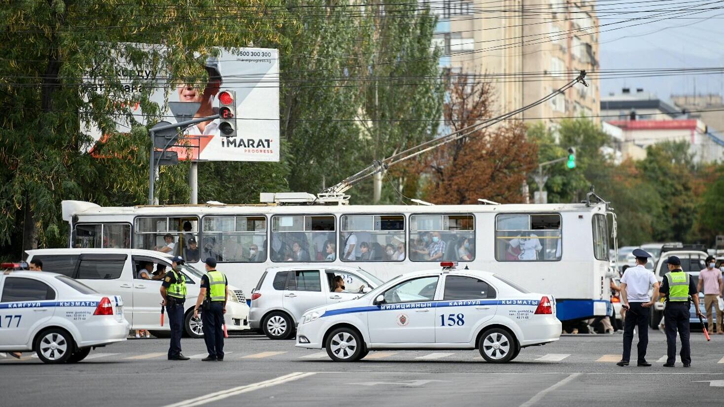 В Бишкеке милиция оцепила здание ЦУМа из-за возможного минирования - РИА Новости, 1920, 10.08.2021