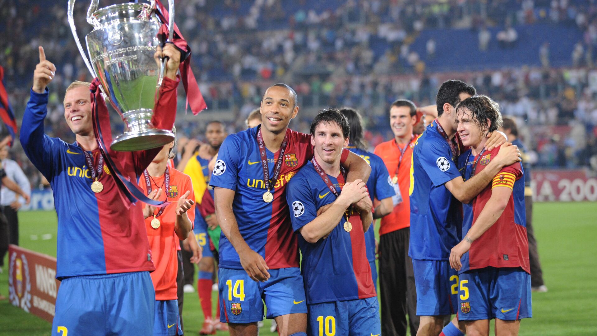 Барселона празднует победу в Лиге чемпионов сезона-2008/09 - РИА Новости, 1920, 10.08.2021